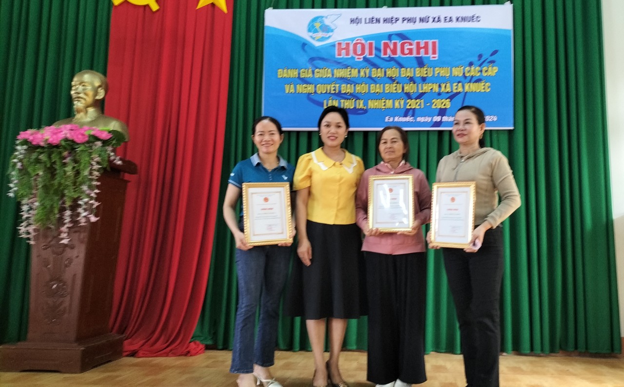 HỘI LIÊN HIỆP PHỤ NỮ XÃ EA KNUÊC TỔ CHỨC HỘI NGHỊ ĐÁNH GIÁ GIỮA NHIỆM KỲ 2021 - 2026
